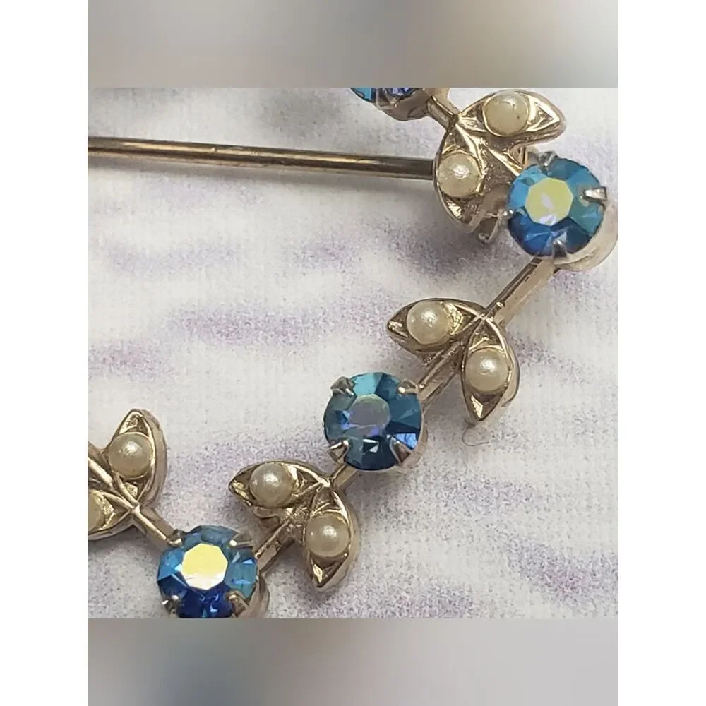 VINTAGE 1960s Dainty Square Floral Brooch Hat Pin Blue Aurora Borealis